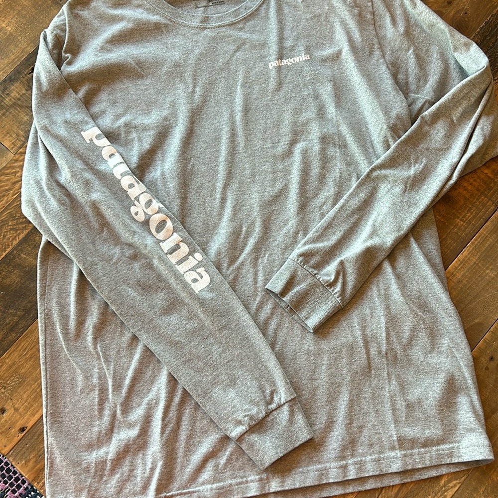 Patagonia long sleeve T. Size L.